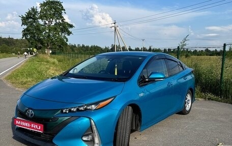 Toyota Prius IV XW50, 2017 год, 1 750 000 рублей, 1 фотография