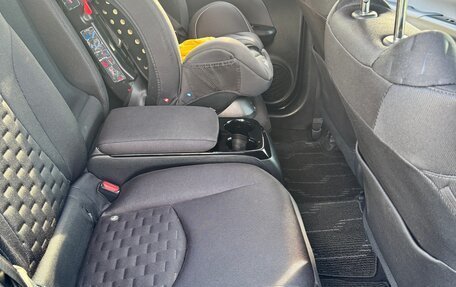 Toyota Prius IV XW50, 2017 год, 1 750 000 рублей, 11 фотография