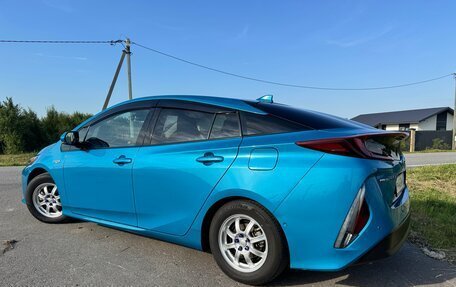 Toyota Prius IV XW50, 2017 год, 1 750 000 рублей, 6 фотография