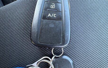 Toyota Prius IV XW50, 2017 год, 1 750 000 рублей, 24 фотография