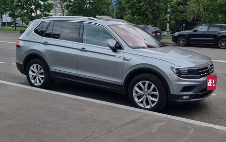 Volkswagen Tiguan II, 2020 год, 2 500 000 рублей, 2 фотография