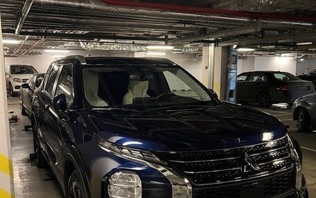Mitsubishi Outlander, 2022 год, 4 200 000 рублей, 3 фотография
