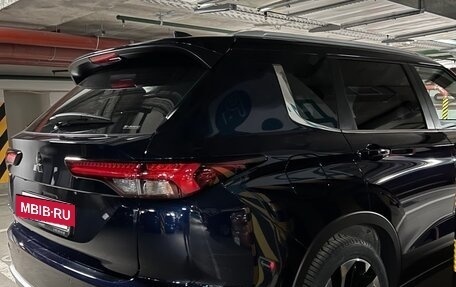 Mitsubishi Outlander, 2022 год, 4 200 000 рублей, 2 фотография