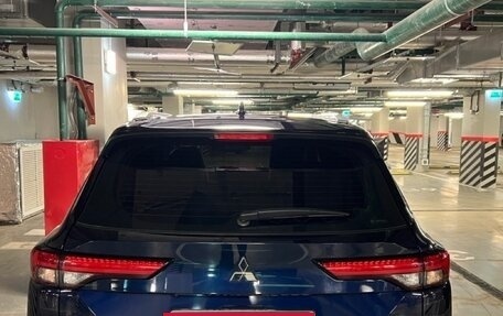 Mitsubishi Outlander, 2022 год, 4 200 000 рублей, 14 фотография