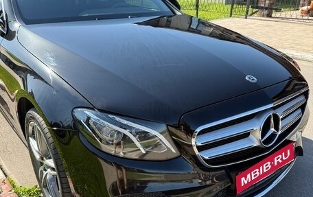 Mercedes-Benz E-Класс, 2019 год, 3 900 000 рублей, 1 фотография