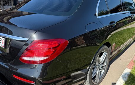 Mercedes-Benz E-Класс, 2019 год, 3 900 000 рублей, 4 фотография