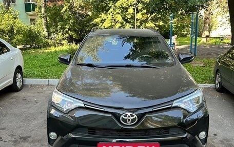 Toyota RAV4, 2018 год, 1 985 000 рублей, 3 фотография