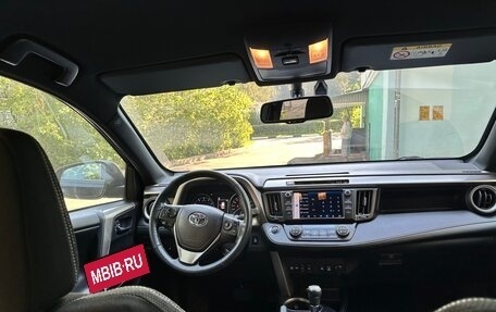 Toyota RAV4, 2018 год, 1 985 000 рублей, 9 фотография
