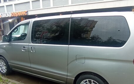 Hyundai H-1 II рестайлинг, 2013 год, 2 000 000 рублей, 5 фотография