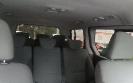 Hyundai H-1 II рестайлинг, 2013 год, 2 000 000 рублей, 10 фотография