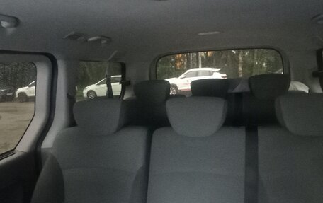 Hyundai H-1 II рестайлинг, 2013 год, 2 000 000 рублей, 12 фотография