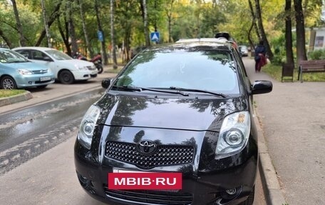 Toyota Yaris III рестайлинг, 2008 год, 550 000 рублей, 2 фотография