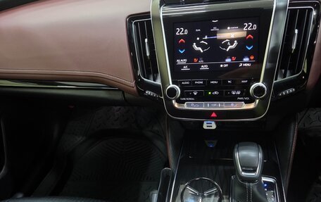 Toyota Crown, 2019 год, 3 300 000 рублей, 5 фотография