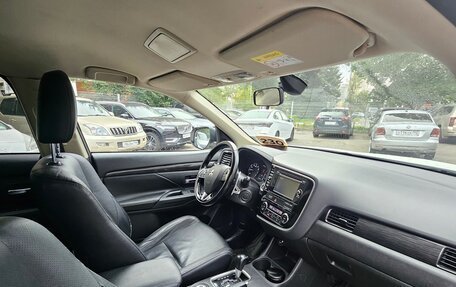 Mitsubishi Outlander III рестайлинг 3, 2016 год, 1 499 000 рублей, 9 фотография