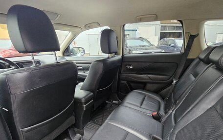 Mitsubishi Outlander III рестайлинг 3, 2016 год, 1 499 000 рублей, 7 фотография