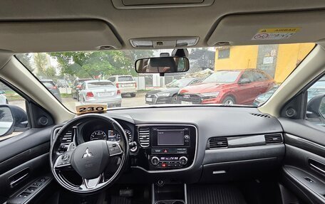Mitsubishi Outlander III рестайлинг 3, 2016 год, 1 499 000 рублей, 8 фотография