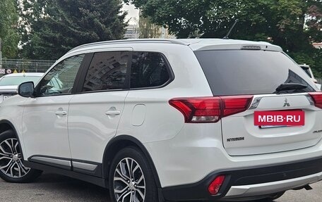 Mitsubishi Outlander III рестайлинг 3, 2016 год, 1 499 000 рублей, 4 фотография