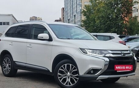 Mitsubishi Outlander III рестайлинг 3, 2016 год, 1 499 000 рублей, 3 фотография