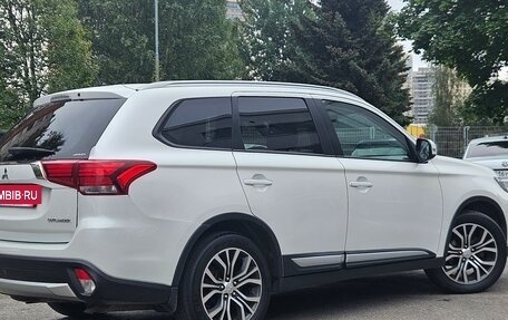 Mitsubishi Outlander III рестайлинг 3, 2016 год, 1 499 000 рублей, 5 фотография