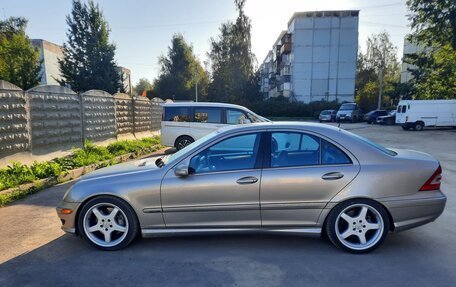 Mercedes-Benz C-Класс, 2005 год, 900 000 рублей, 1 фотография