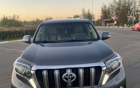 Toyota Land Cruiser Prado 150 рестайлинг 2, 2014 год, 3 650 000 рублей, 5 фотография