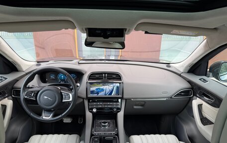 Jaguar F-Pace, 2017 год, 3 990 000 рублей, 25 фотография