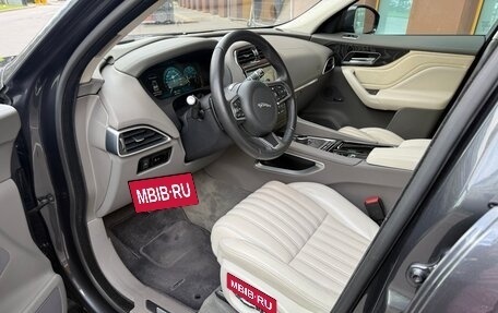 Jaguar F-Pace, 2017 год, 3 990 000 рублей, 14 фотография