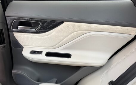 Jaguar F-Pace, 2017 год, 3 990 000 рублей, 27 фотография