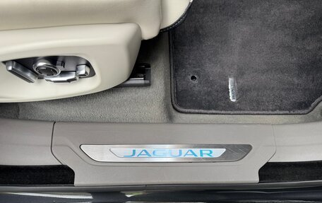 Jaguar F-Pace, 2017 год, 3 990 000 рублей, 28 фотография