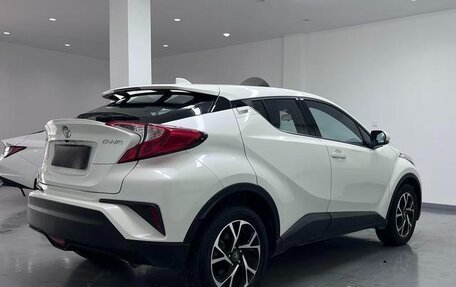 Toyota C-HR I рестайлинг, 2022 год, 2 140 000 рублей, 6 фотография