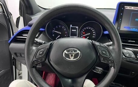 Toyota C-HR I рестайлинг, 2022 год, 2 140 000 рублей, 8 фотография