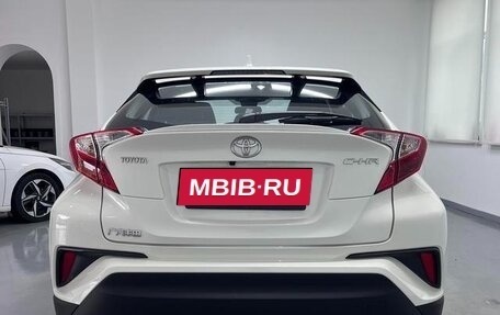 Toyota C-HR I рестайлинг, 2022 год, 2 140 000 рублей, 5 фотография