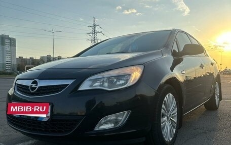 Opel Astra J, 2011 год, 780 000 рублей, 2 фотография
