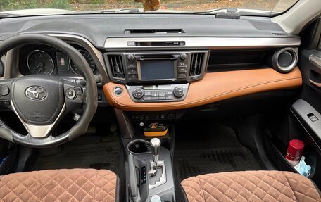 Toyota RAV4, 2015 год, 2 890 000 рублей, 5 фотография