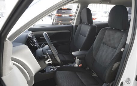 Mitsubishi Outlander III рестайлинг 3, 2013 год, 1 579 000 рублей, 10 фотография