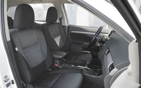 Mitsubishi Outlander III рестайлинг 3, 2013 год, 1 579 000 рублей, 8 фотография