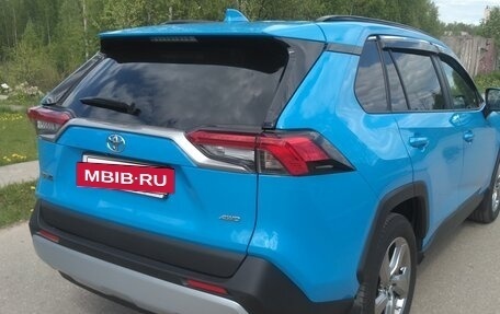 Toyota RAV4, 2019 год, 2 900 000 рублей, 3 фотография