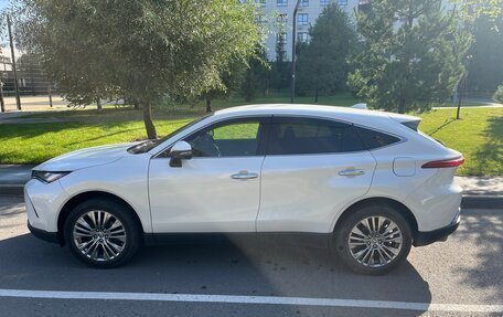 Toyota Harrier, 2021 год, 4 700 000 рублей, 3 фотография