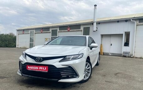Toyota Camry, 2021 год, 3 020 000 рублей, 1 фотография