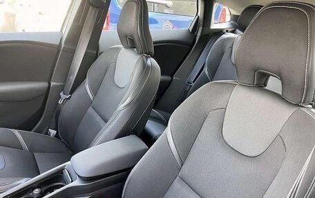 Volvo V40 II рестайлинг, 2019 год, 1 117 333 рублей, 10 фотография