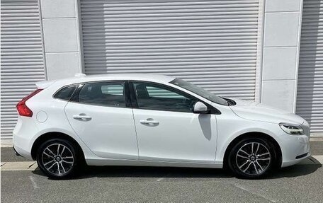 Volvo V40 II рестайлинг, 2019 год, 1 117 333 рублей, 7 фотография