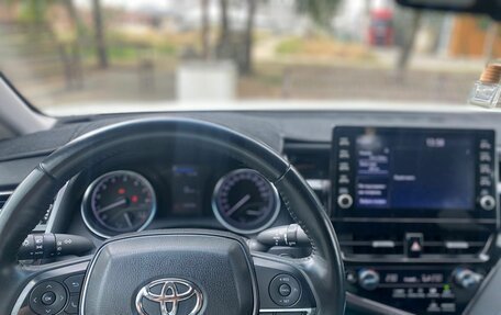 Toyota Camry, 2021 год, 3 020 000 рублей, 10 фотография