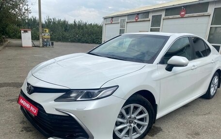 Toyota Camry, 2021 год, 3 020 000 рублей, 2 фотография