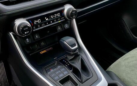 Toyota RAV4, 2025 год, 4 550 000 рублей, 22 фотография