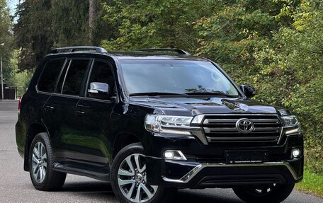 Toyota Land Cruiser 200, 2016 год, 5 699 990 рублей, 1 фотография