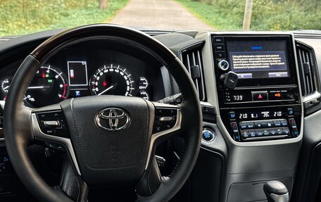 Toyota Land Cruiser 200, 2016 год, 5 699 990 рублей, 10 фотография