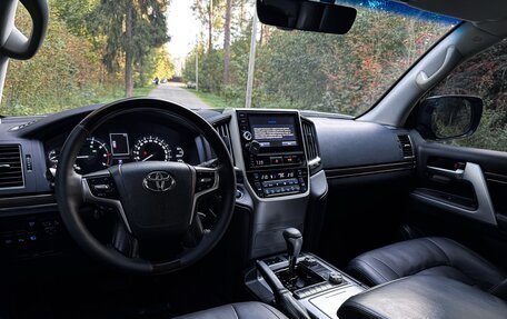 Toyota Land Cruiser 200, 2016 год, 5 699 990 рублей, 8 фотография