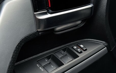 Toyota Land Cruiser 200, 2016 год, 5 699 990 рублей, 14 фотография