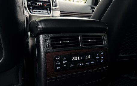 Toyota Land Cruiser 200, 2016 год, 5 699 990 рублей, 18 фотография