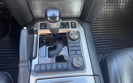 Toyota Land Cruiser 200, 2021 год, 16 фотография